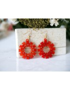 Boucles d'oreilles petits cœurs acrylique rouge orangé pailletées