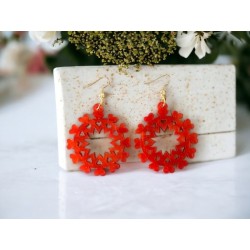 Boucles d'oreilles petits cœurs acrylique rouge orangé pailletées