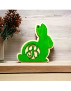Lapin de pâques en bois, peint à la main avec initiale du prénom
