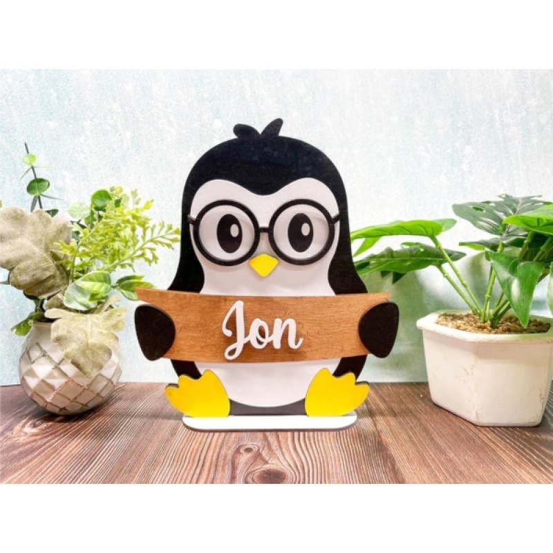 Décoration pingouin en bois avec prénom